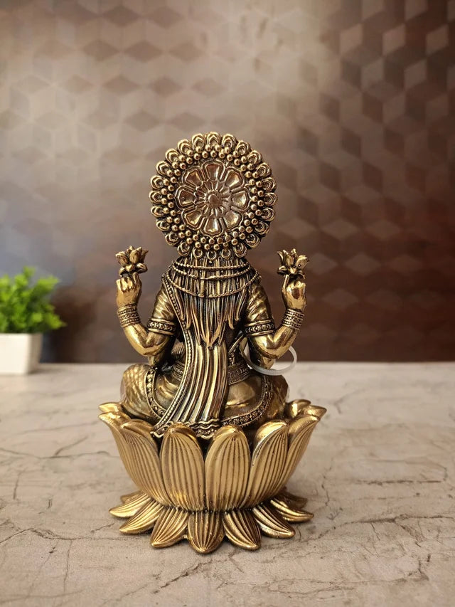 Brass Maha Lakshmi Idol with Coin Pot – Fine Art Goddess Lakshmi Statue for Wealth, Prosperity & Pooja Décor